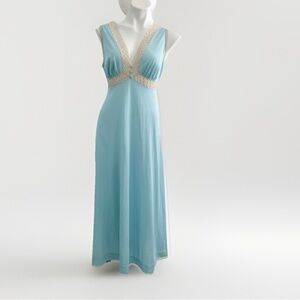 Vanity Fair Vintage 1950s lace maxi nightgown sleepwear blue beige tie back